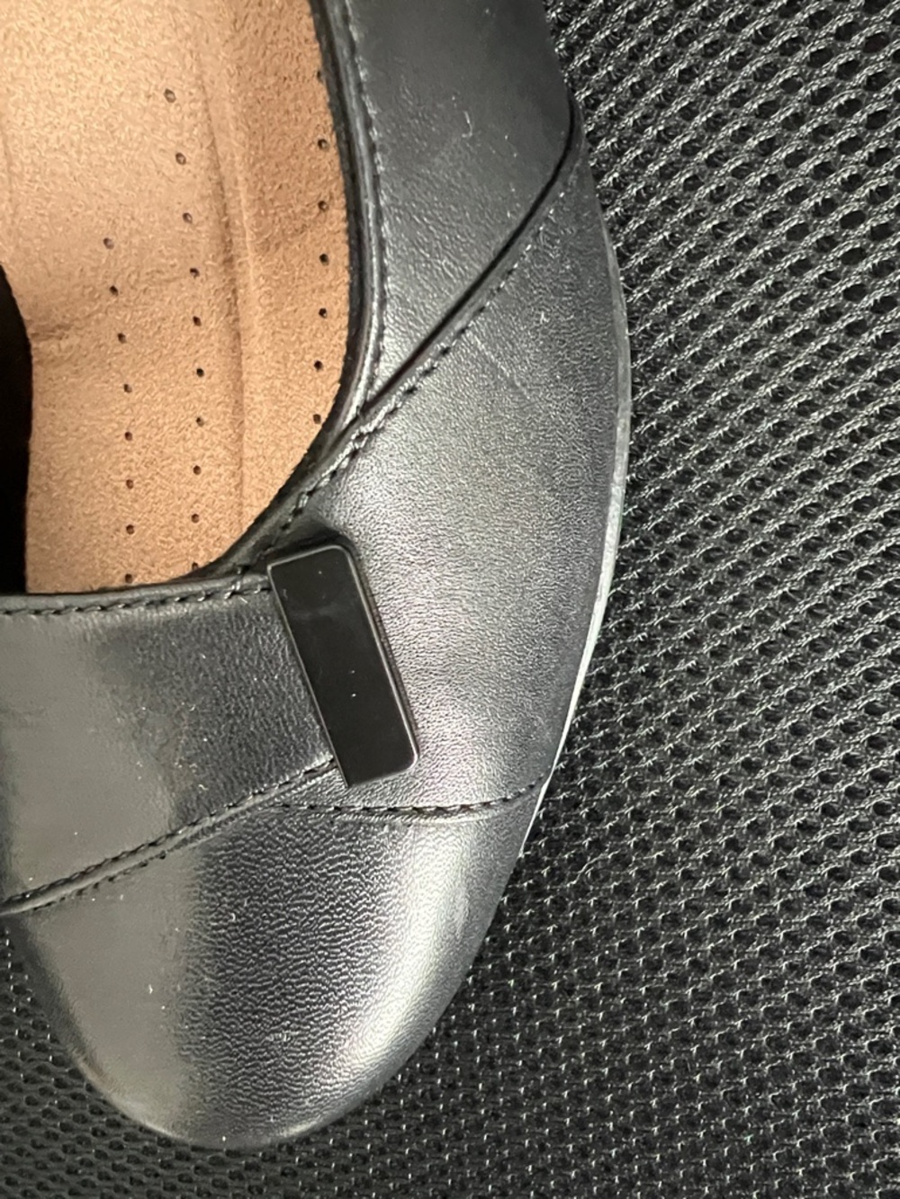 Clarks Black Leather Women's Comfort block heel pumps - Picture 6 of 9